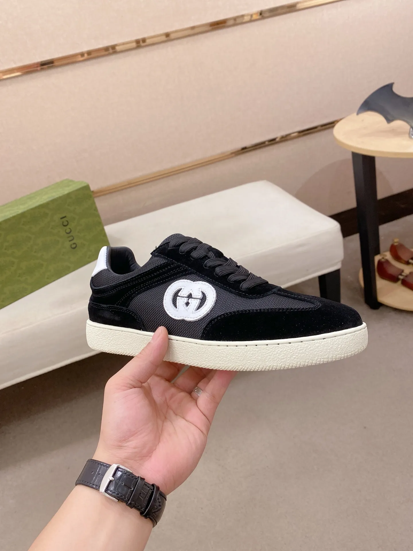 Men's clothing and shoes💰:400💰 (GUCCI) The latest model from the official website🎁🎁Casual and fashionable men's shoes👟, hot style💥The version is simple and elegant, exclusive for trendy men. The unique latest brand elements from the official website👑Original Gucci decoration, fashionable and generous, the fabric is original cowhide ✅Mesh breathable lining, the official website specifies wear-resistant casual outsole, the classic model is taken in kind at the counter🎬38-44 (can be customized for 45 non-refundable)